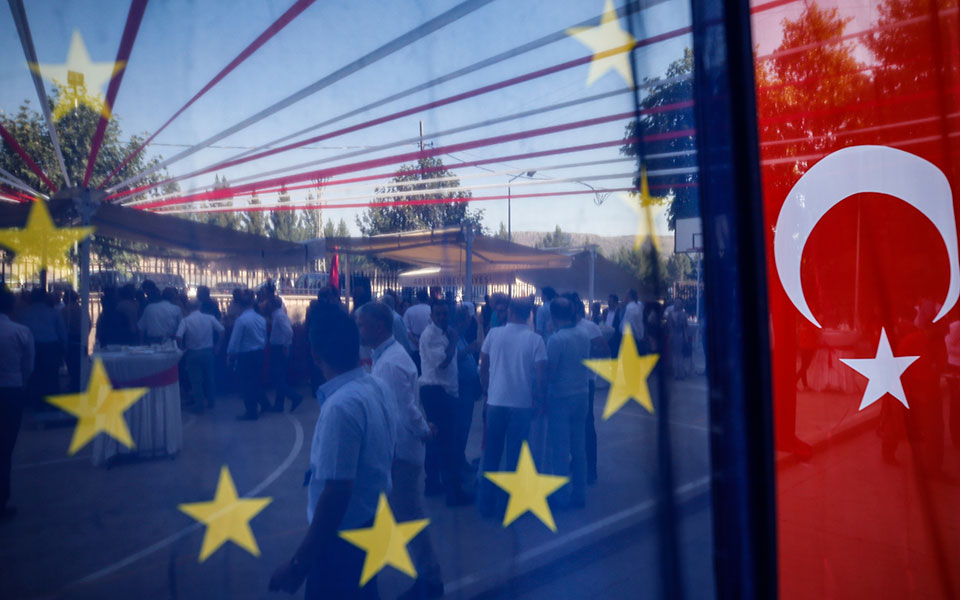 μ-σχοινάς-για-έκθεση-ε-ε-ανοίγει-τον-δρ-562088605