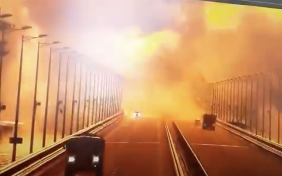 στενό-του-κερτς-η-στιγμή-της-έκρηξης-απ-562083448