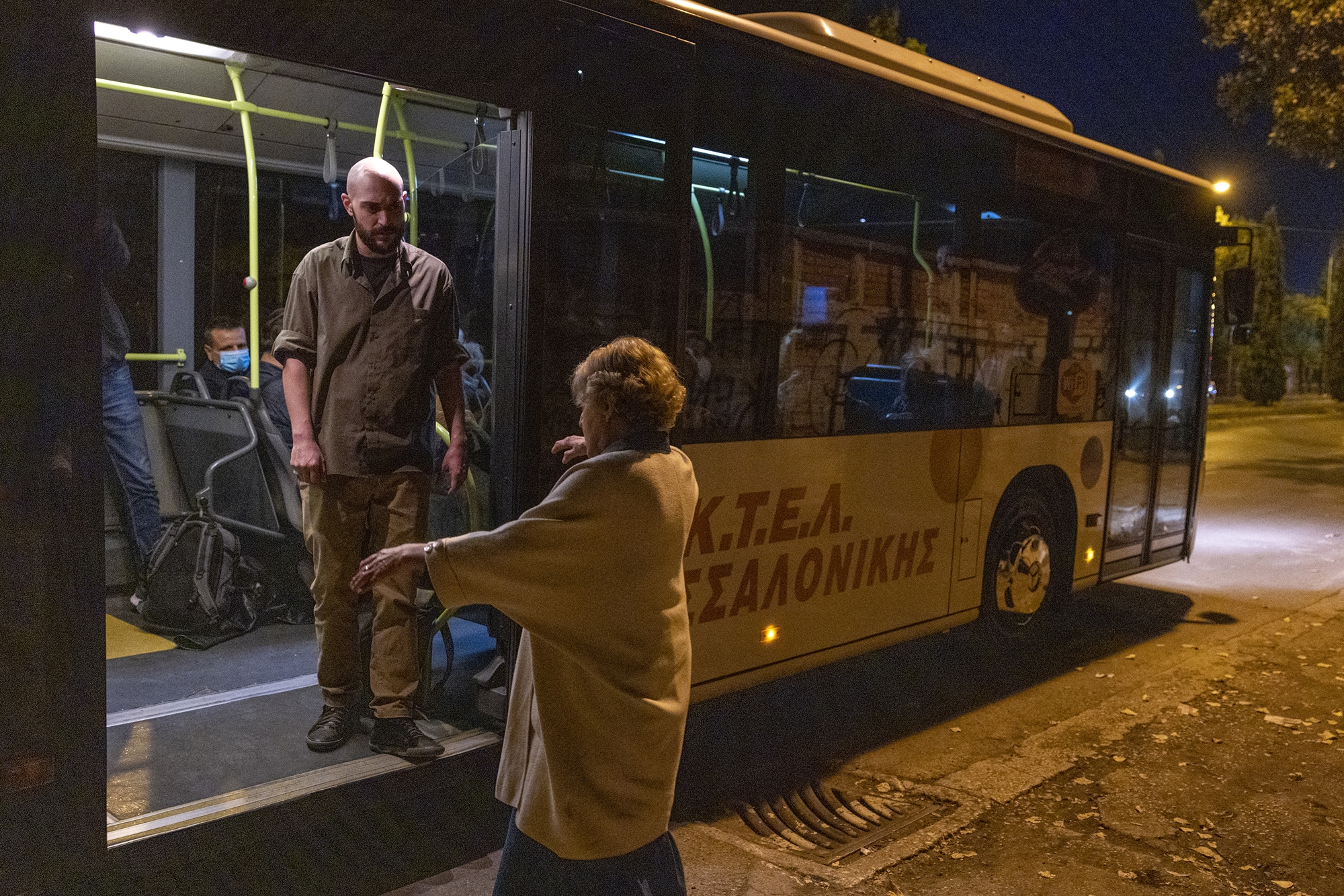 Στο λεωφορείο της εβραϊκής ιστορίας και μνήμης-1