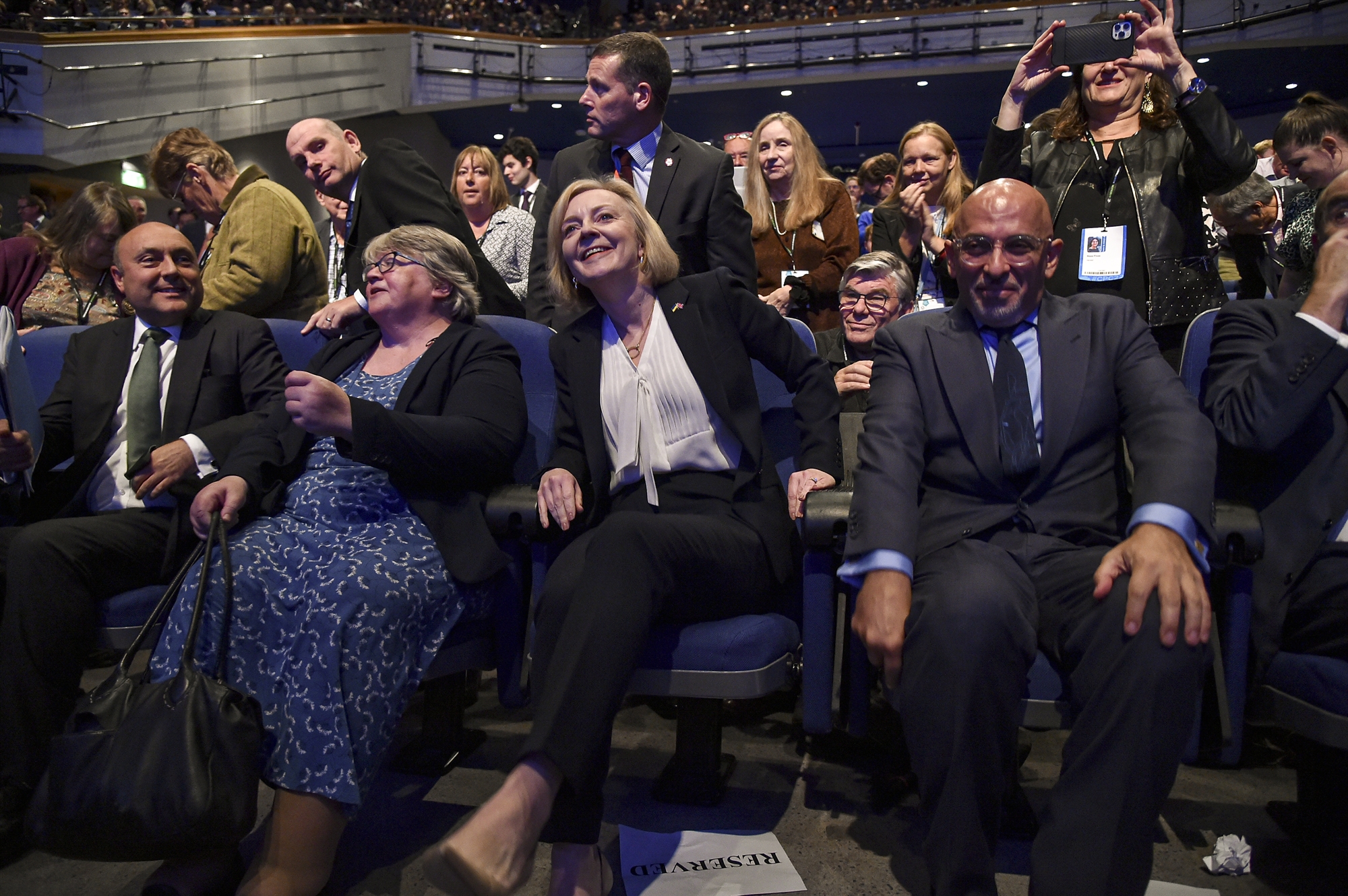 βρετανία-υποχώρηση-τρας-μετά-τις-αντι-562074739