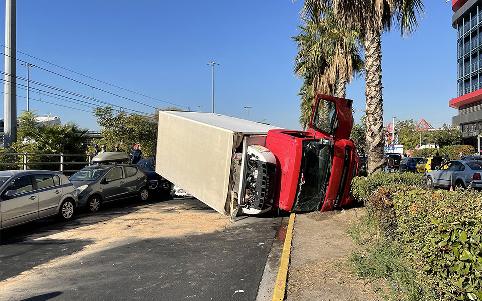 τροχαίο-ατύχημα-στην-παλιά-παραλιακή-562084636