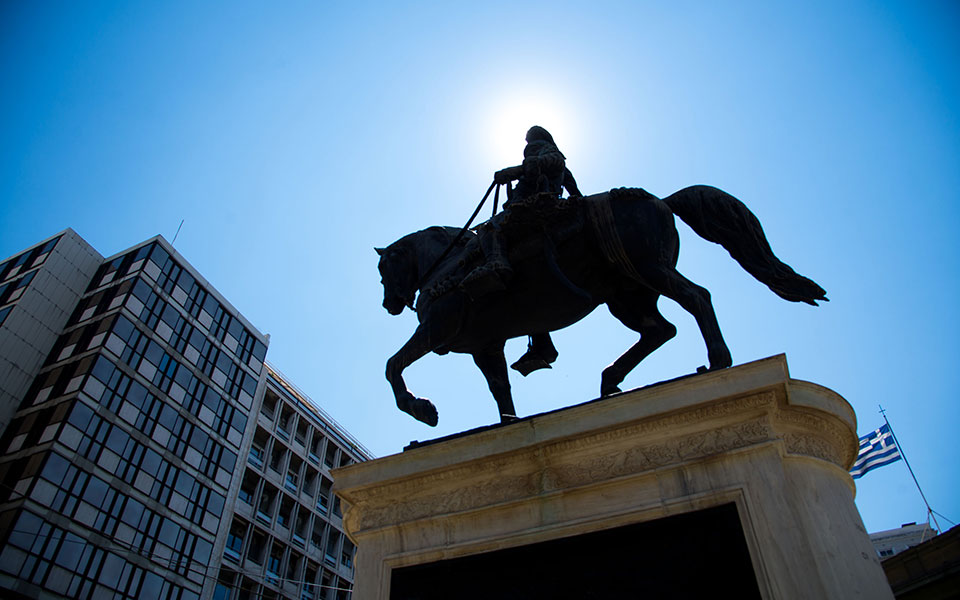 καιρός-σε-υψηλά-για-την-εποχή-επίπεδα-η-562105345