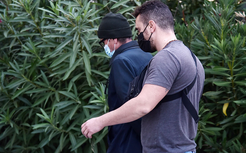 κολωνός-στη-φυλακή-οι-δύο-κατηγορούμε-562088662