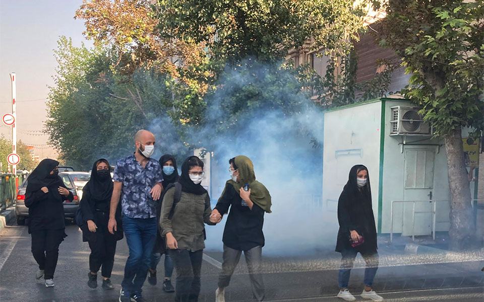 Ιράν: Ένας μήνας οργής και αιματηρών διαδηλώσεων μετά τον θάνατο της Μαχσά Αμινί-2