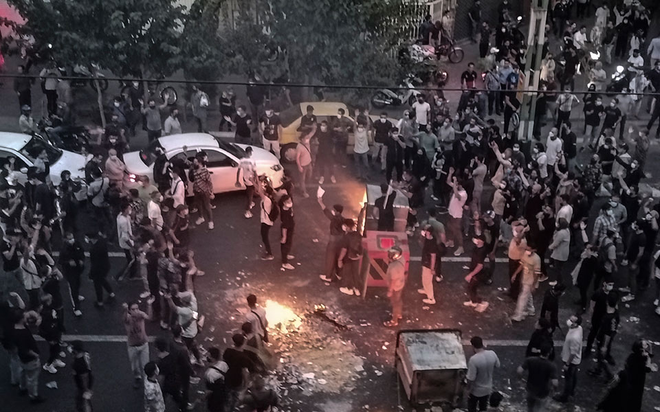 ιράν-επεισόδια-σε-λύκειο-της-τεχεράνη-562107088