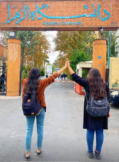 «Αυτό που συμβαίνει στο Ιράν είναι κάτι παραπάνω από αντίδραση στο χιτζάμπ»-3