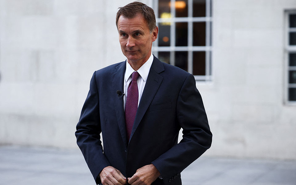 βρετανία-μετά-το-mea-culpa-της-τρας-τα-δύσκο-562095472