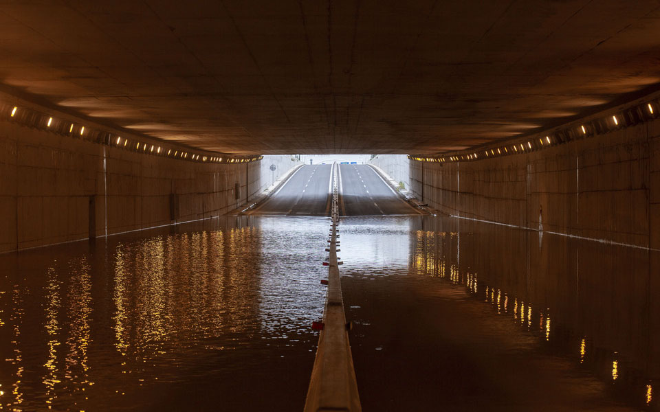 από-τις-μέγα-πυρκαγιές-στις-ακραίες-βρ-562092277