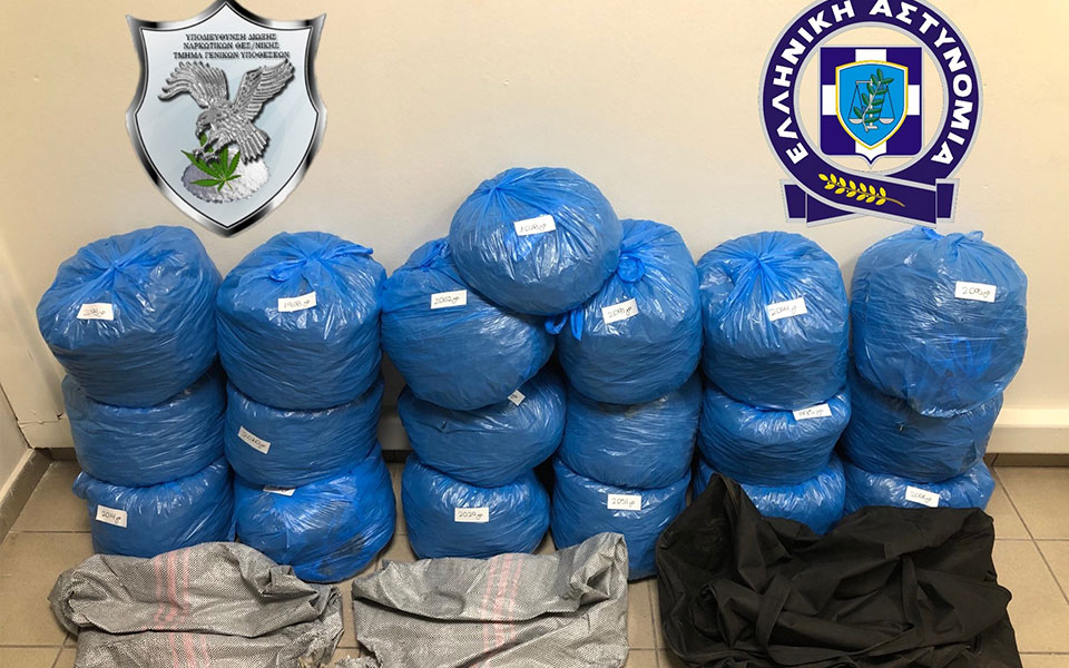 θεσσαλονίκη-χειροπέδες-σε-πέντε-μέλη-562077133