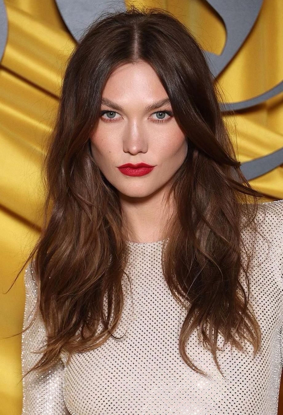 Τα φυσικά καστανά μαλλιά είναι η τάση του φθινοπώρου-1