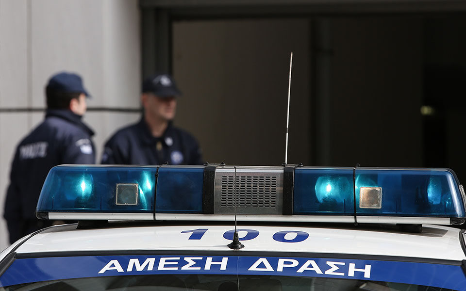 κυψέλη-συμπλοκή-έξω-από-σχολείο-συνε-562103836