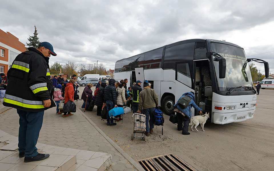 Ουκρανία: Ρωσικό σφυροκόπημα σε ενεργειακές υποδομές – Εγκαταλείπουν τη Χερσώνα οι άμαχοι-1