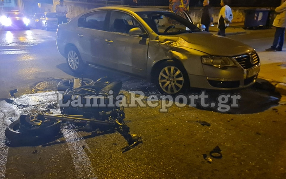 λαμία-σοβαρό-τροχαίο-με-μηχανή-μέσα-στ-562086169