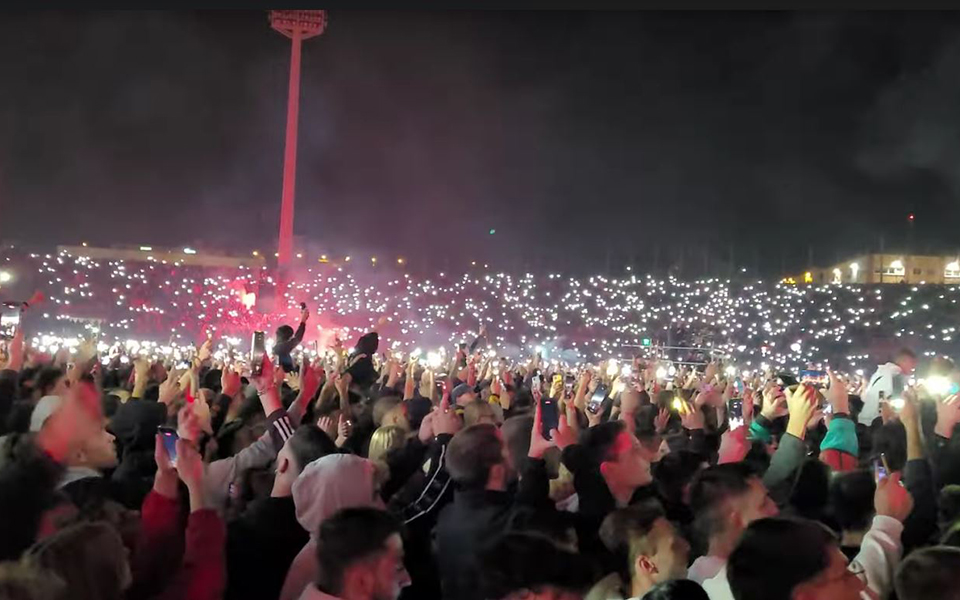 λεξ-πολύτιμος-σαν-τα-λουλούδια-που-δεν-562108096