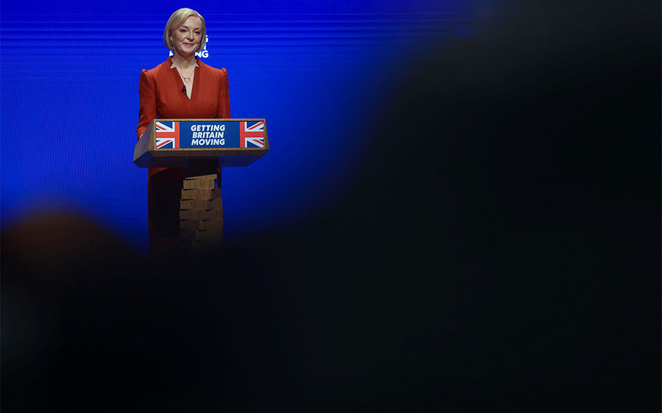 βρετανία-η-λιζ-τρας-δεσμεύθηκε-να-καθο-562077730