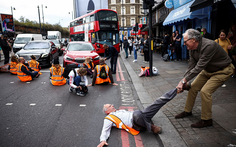 λονδίνο-οικολόγοι-ακτιβιστές-ανέβηκ-562096057