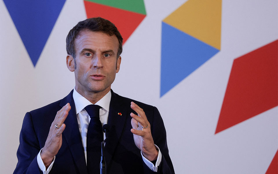 μακρόν-εις-βάθος-μεταβολή-της-φύσης-562085083