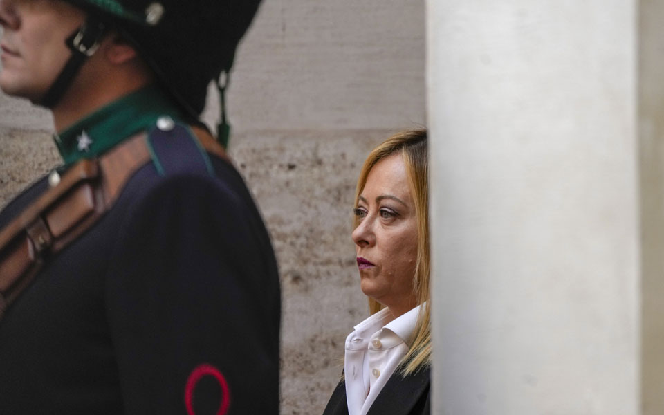 τηλεφωνική-συνομιλία-μελόνι-στόλτεv-562112077