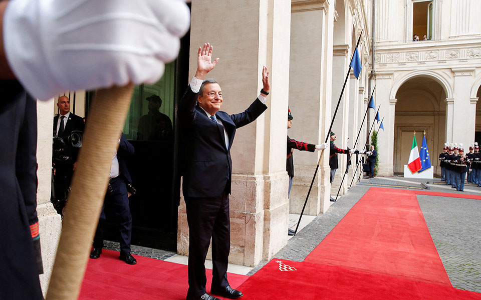 Ιταλία: Ο Ντράγκι έδωσε το «χρυσό καμπανάκι» στην Τζόρτζια Μελόνι-2