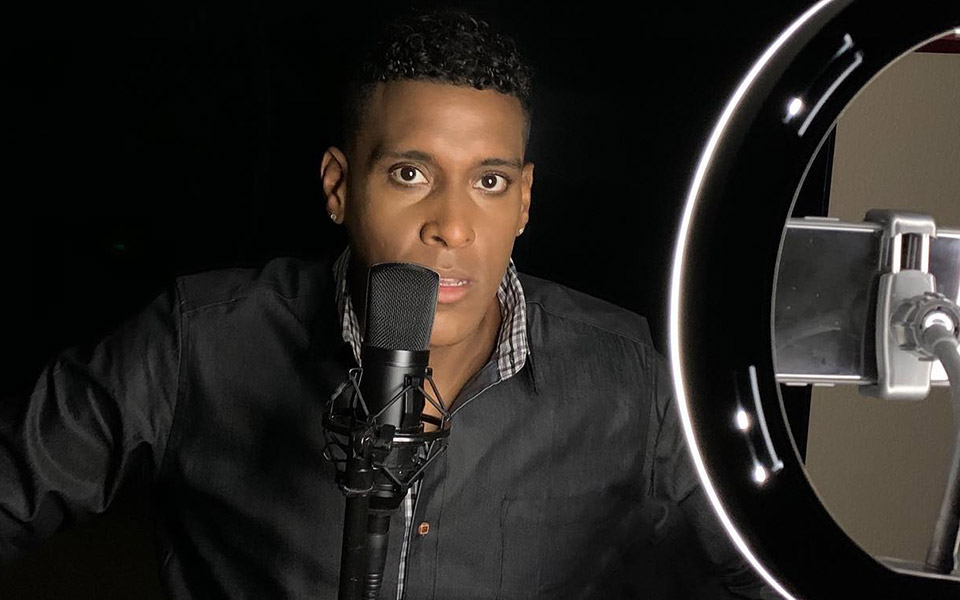 ο-αϊτινός-τραγουδιστής-μίκαμπεν-πέθα-562095280