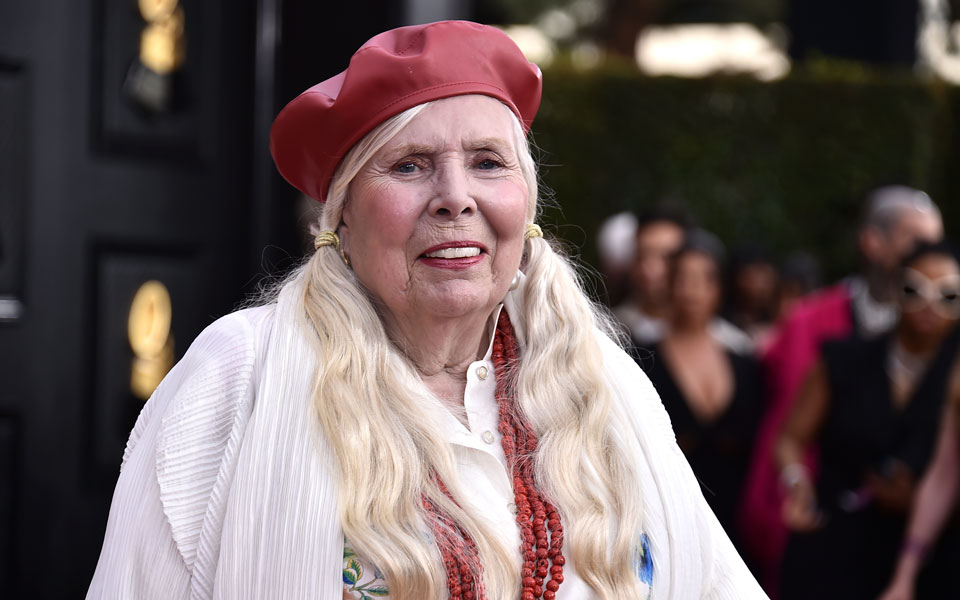 ηπα-η-τζόνι-μίτσελ-ξανά-στη-σκηνή-μετά-562102354