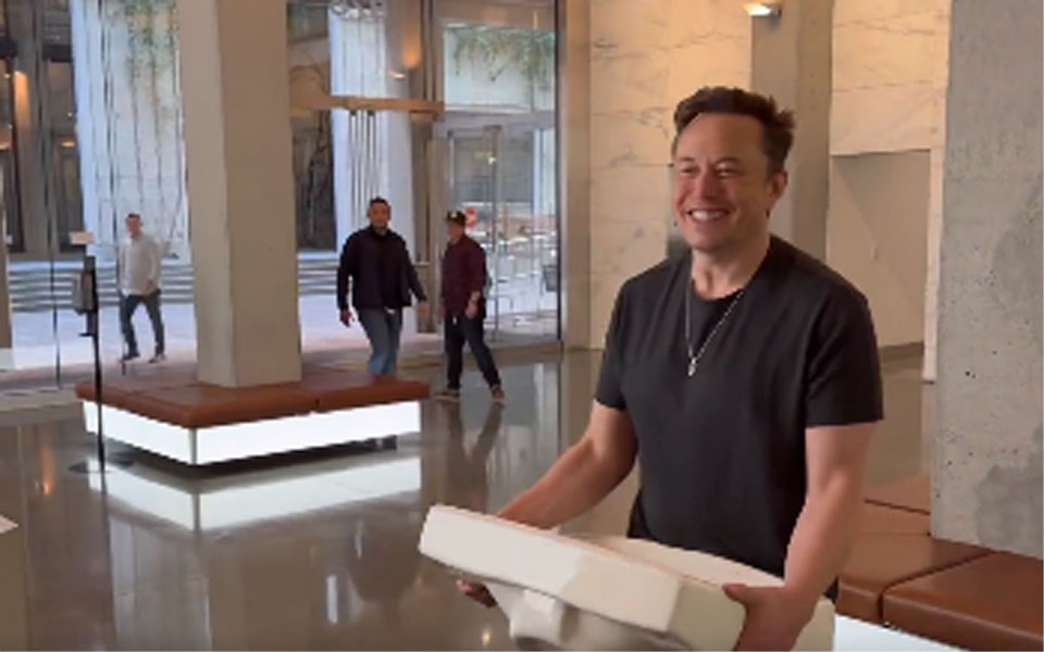 έλον-μασκ-το-αινιγματικό-βίντεο-με-την-562110574