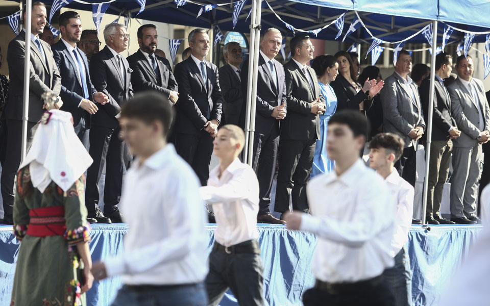 28η Οκτωβρίου: Με καλό καιρό και παρουσία πλήθους κόσμου η μαθητική παρέλαση στη Θεσσαλονίκη-4