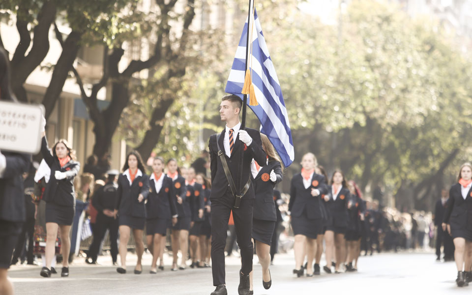 28η Οκτωβρίου: Με καλό καιρό και παρουσία πλήθους κόσμου η μαθητική παρέλαση στη Θεσσαλονίκη-3