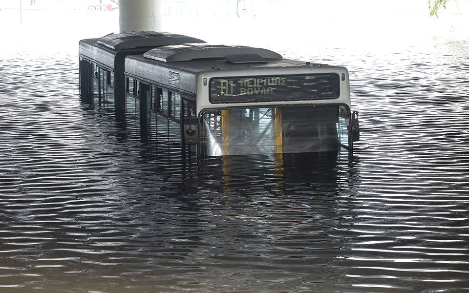 Από τις μέγα-πυρκαγιές στις ακραίες βροχοπτώσεις: Τι πρέπει να αλλάξει στην αντιμετώπισή τους-1