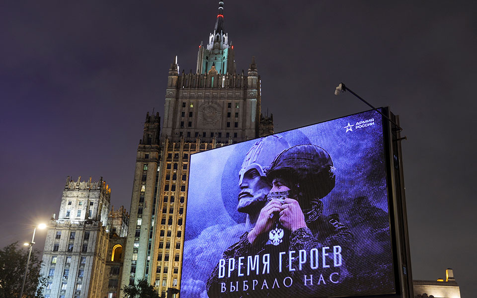 ρωσία-η-μόσχα-στέλνει-9-000-στρατιώτες-και-1-562095979