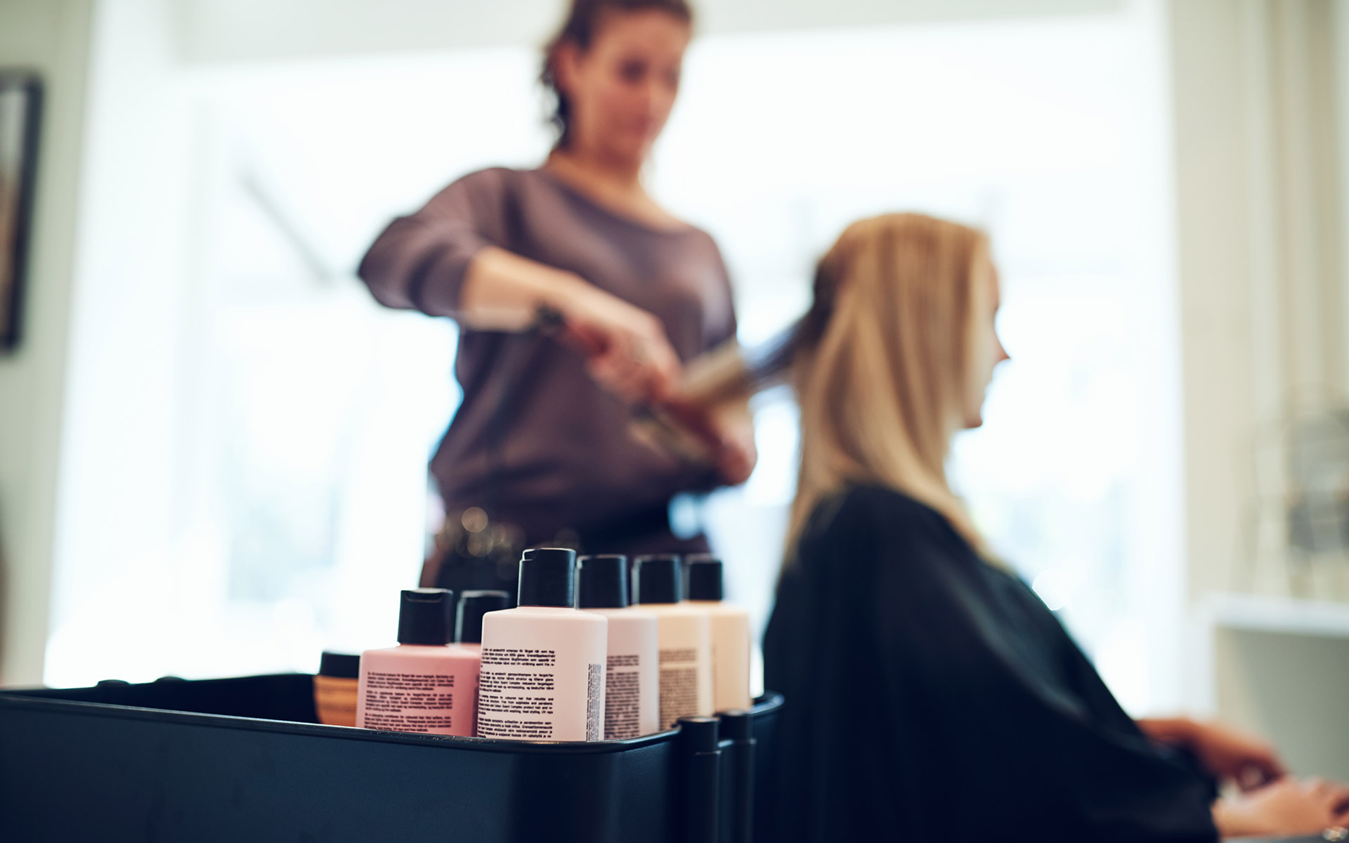 τα-προϊόντα-για-το-ίσιωμα-των-μαλλιών-σ-562097116