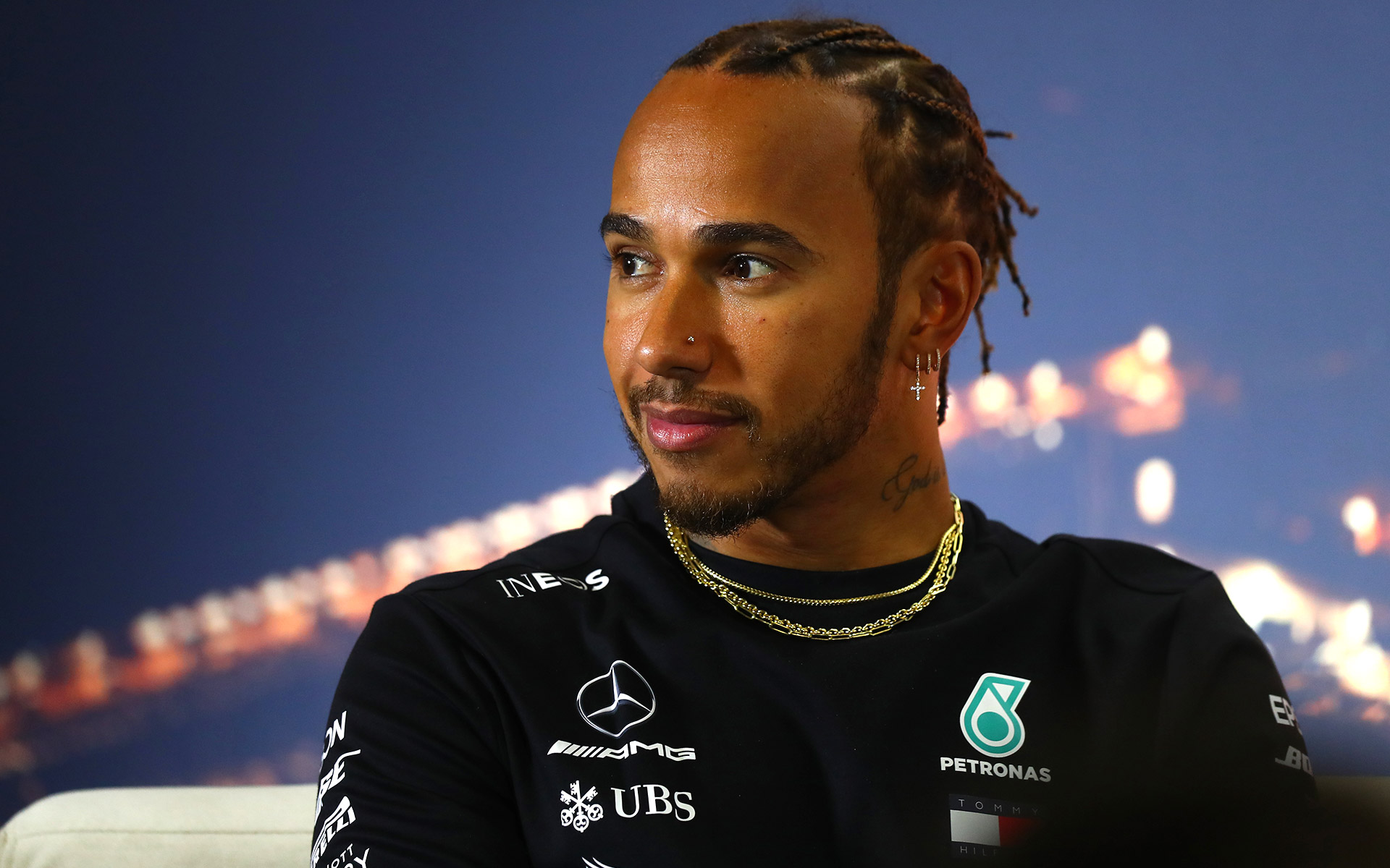 δεν-σκέφτεται-την-αποχώρηση-ο-χάμιλτο-562080976