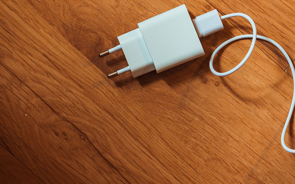 ε-ε-ναι-ευρωβουλής-σε-ενιαίο-φορτιστ-562075891