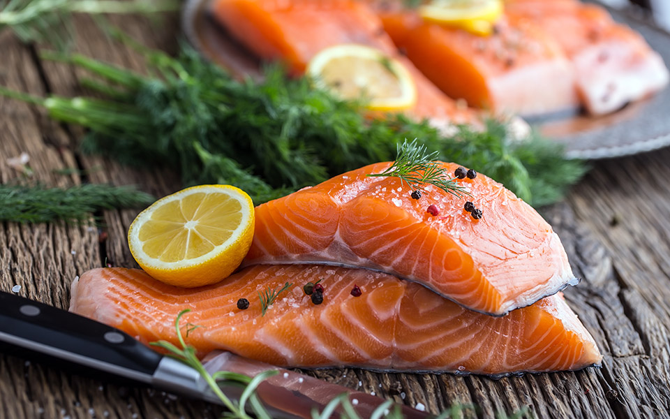 η-κατανάλωση-ψαριών-με-πολλά-ωμέγα-3-βοη-562088152