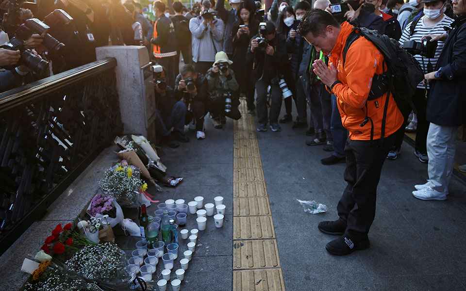 Νότια Κορέα: Βαθιά οδύνη για τα θύματα της τραγωδίας – Η χώρα ζητά απαντήσεις-2