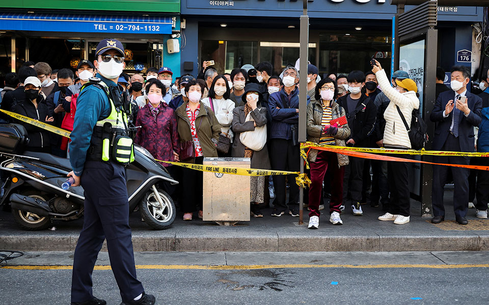 Νότια Κορέα: Βαθιά οδύνη για τα θύματα της τραγωδίας – Η χώρα ζητά απαντήσεις-3