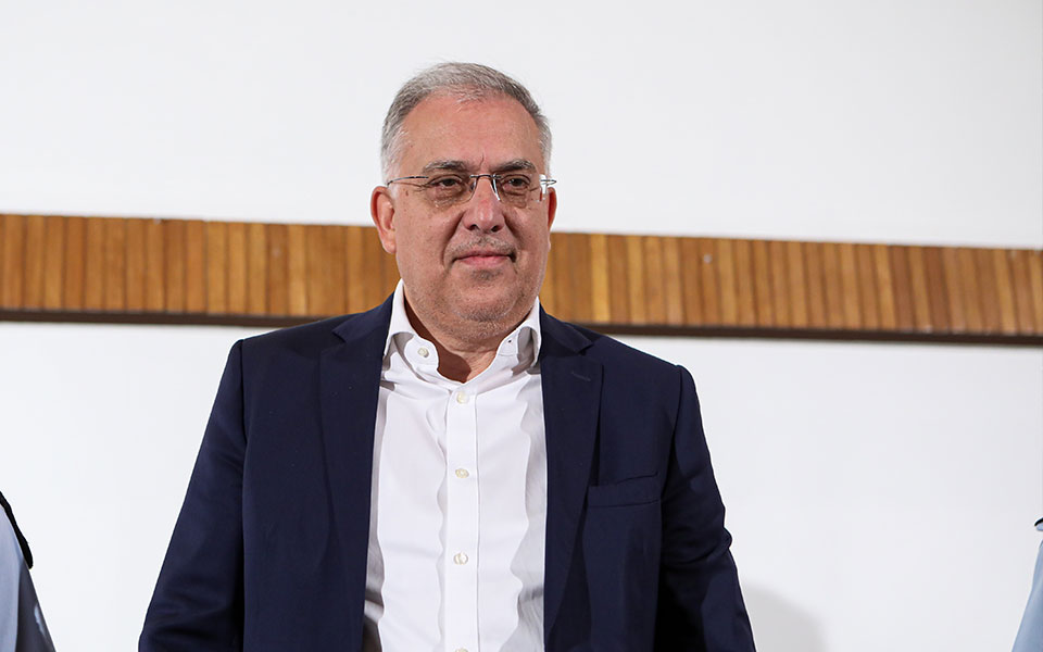 θεοδωρικάκος-700-νέοι-αστυνομικοί-αναλα-562073602