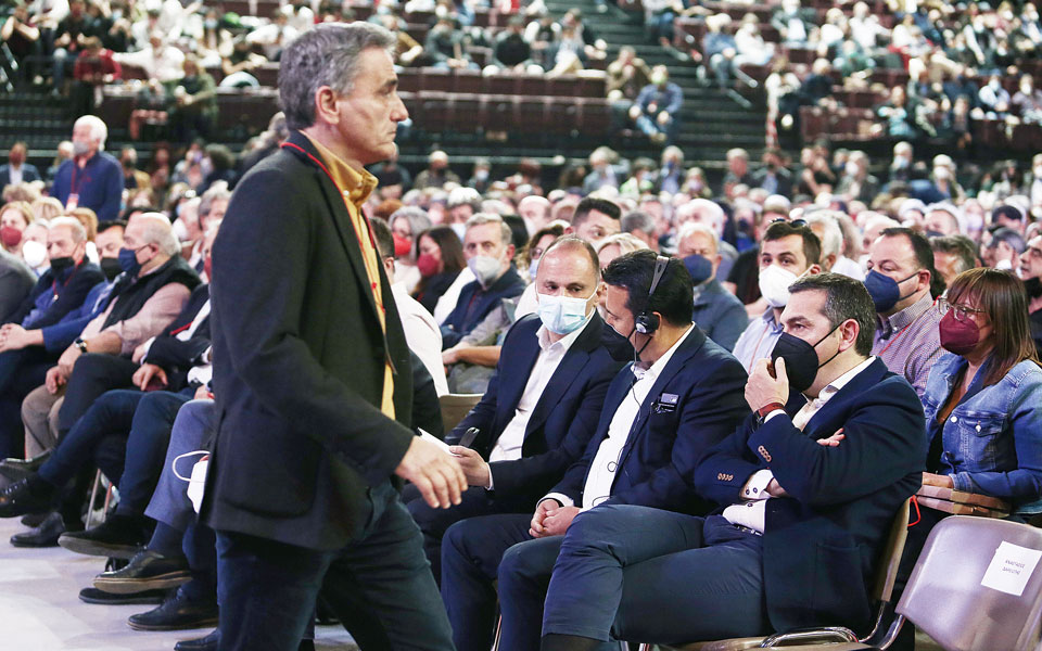 aνοίγει-ξανά-η-ομπρέλα-στον-συριζα-562083469