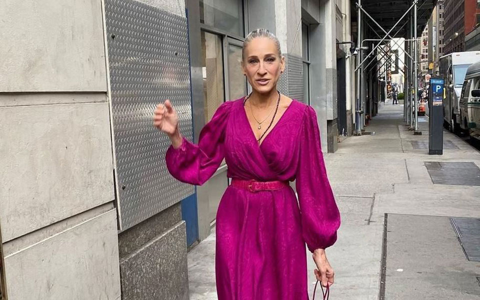 η-sarah-jessica-parker-μας-δείχνει-πώς-να-φορέσουμε-το-φ-562086886