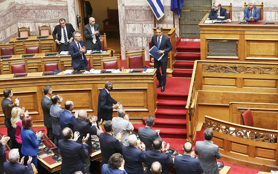 ζυγίζουν-νέο-πακέτο-στήριξης-για-την-ε-562094278