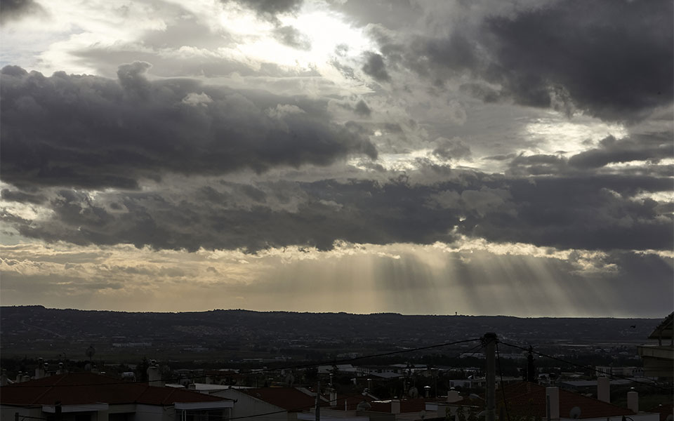 καιρός-αύριο-τοπικές-βροχές-και-πτώση-562073872