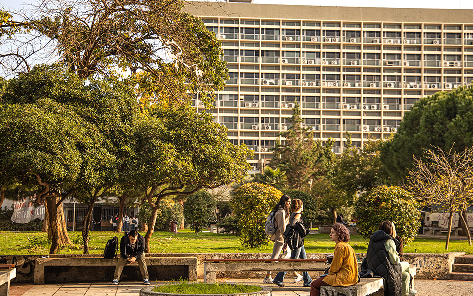 το-ελληνικό-πανεπιστήμιο-αλλάζει-στη-562144168