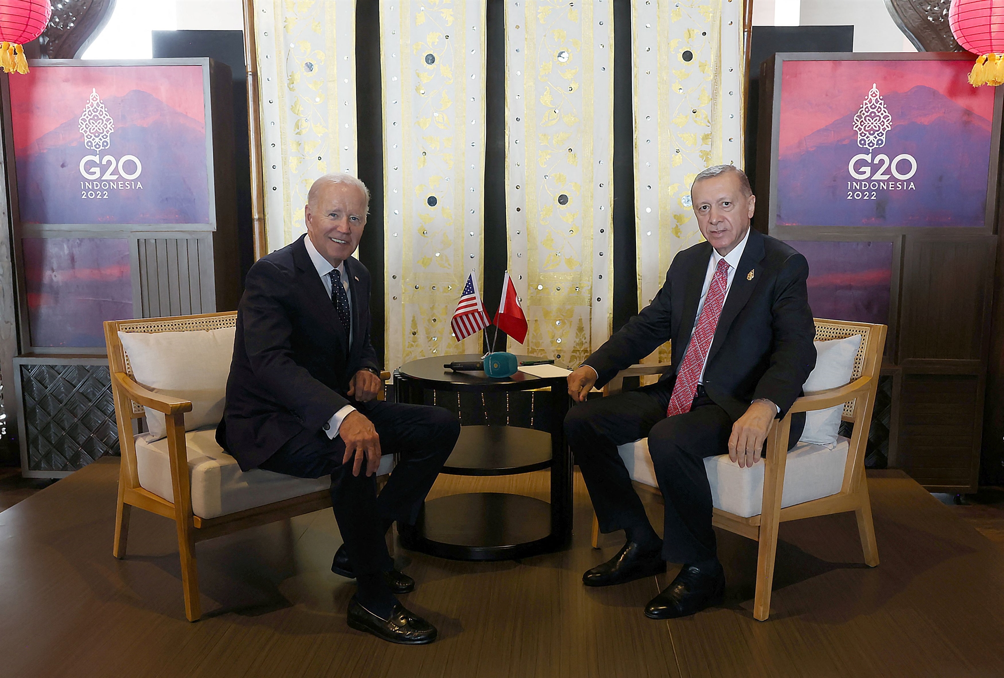 πολύ-μαστίγιο-λίγο-καρότο-στην-τουρκί-562138945