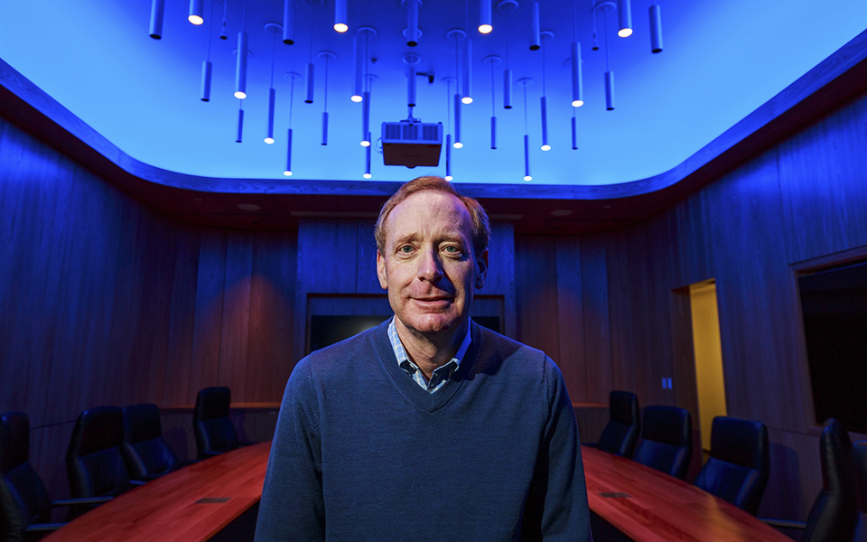 ο-πρόεδρος-της-microsoft-μπραντ-σμιθ-στην-κ-ε-562135915