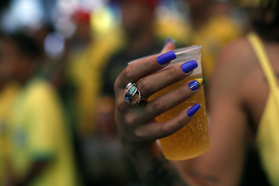 μακριά-από-το-κατάρ-562155505