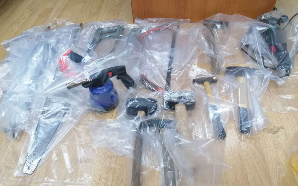 οπλοστάσιο-με-μολότοφ-στην-πολυτεχνε-562120489