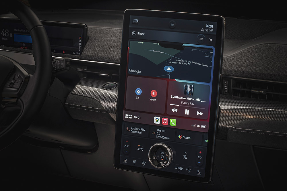 Ford Mustang Mach-E: Ηλεκτρίζει με την παρουσία της-4