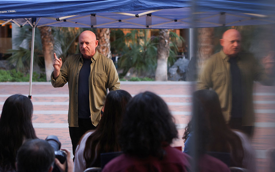 ενδιάμεσες-εκλογές-στις-ηπα-ο-δημοκρα-562134802