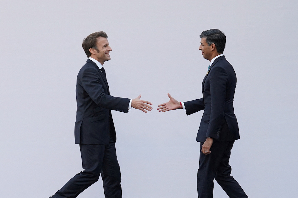 σούνακ-μακρόν-το-bromance-των-τραπεζιτών-562136728