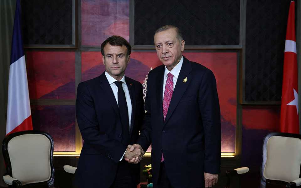 eρντογάν-σε-μακρόν-η-ελλάδα-πρέπει-να-ε-562138234